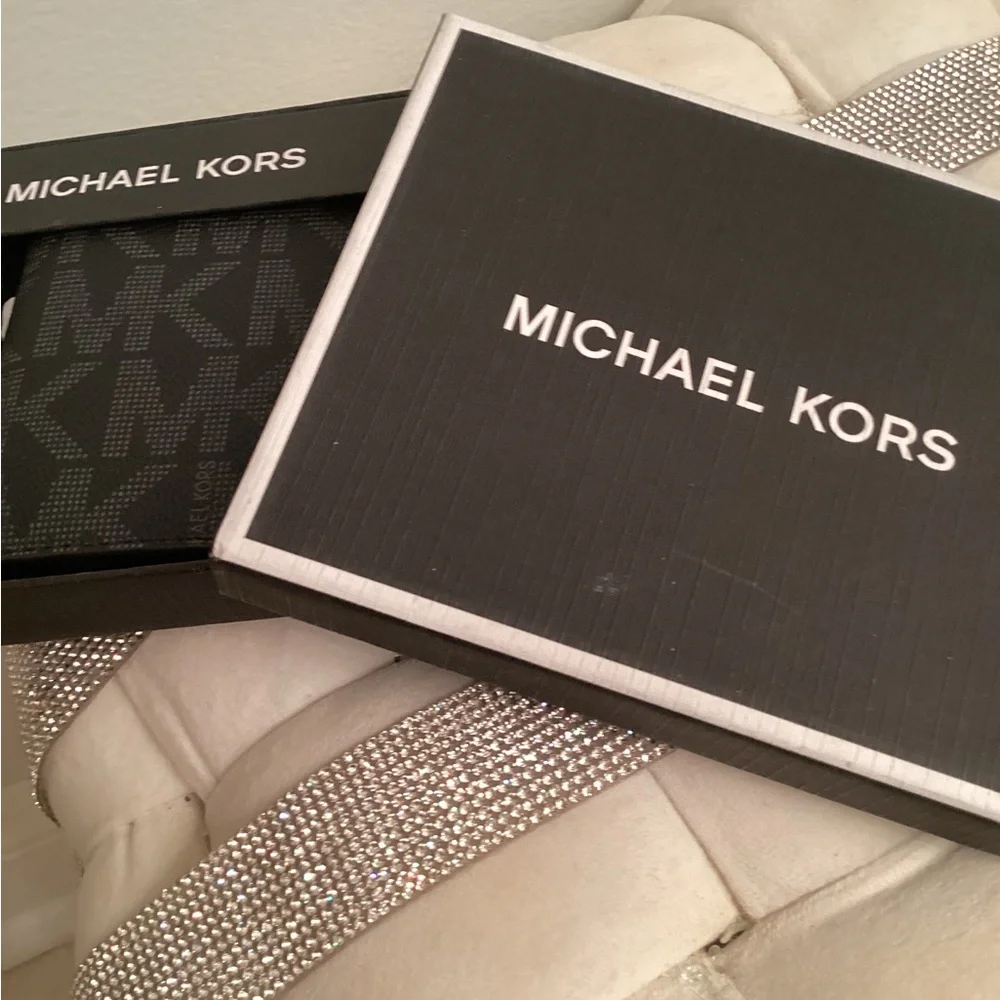MICHAEL KORS Last one!  Great Michael kors mens wallet new
